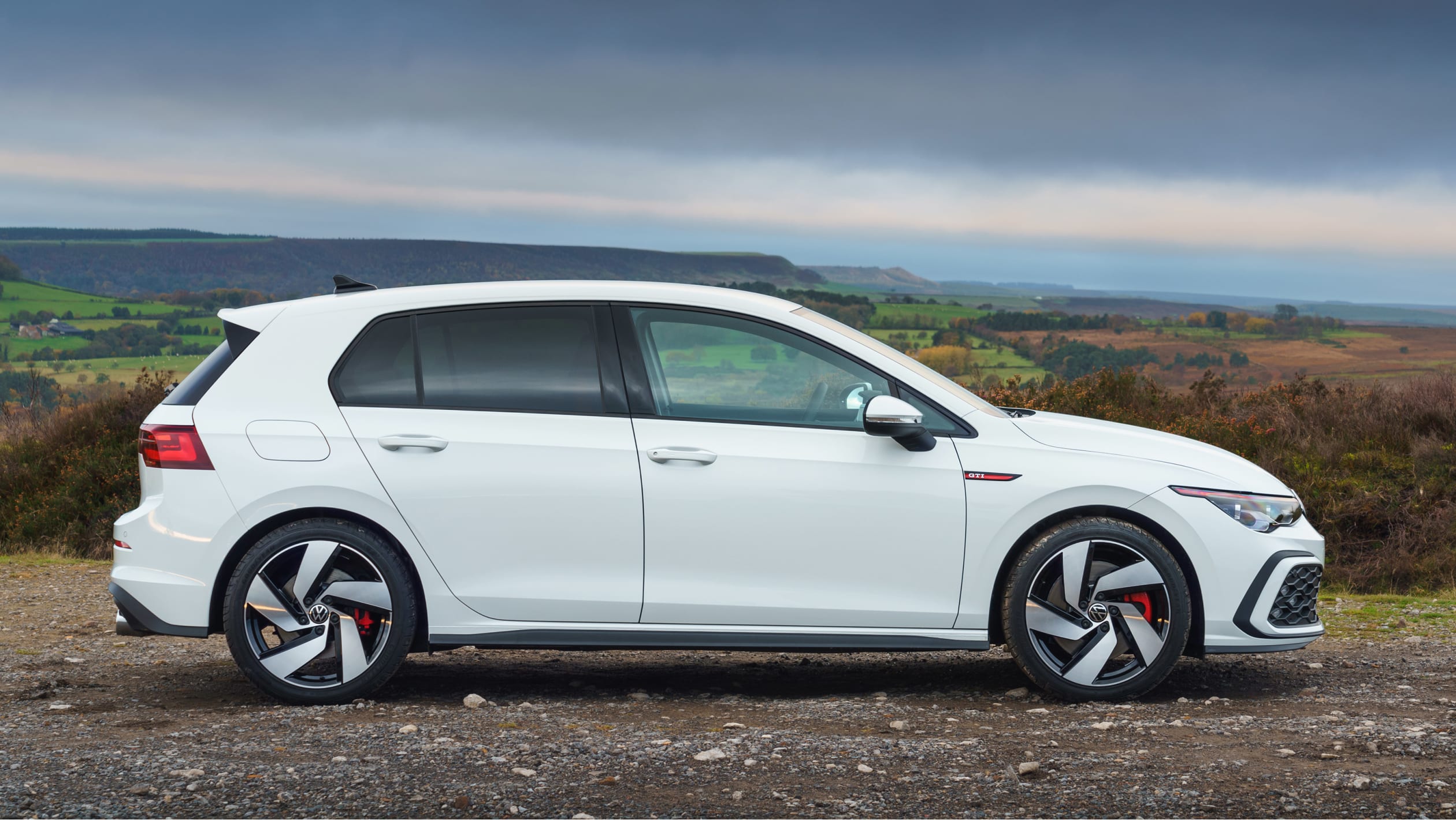 Volkswagen Golf Gti Hatchback Review Pictures Carbuyer